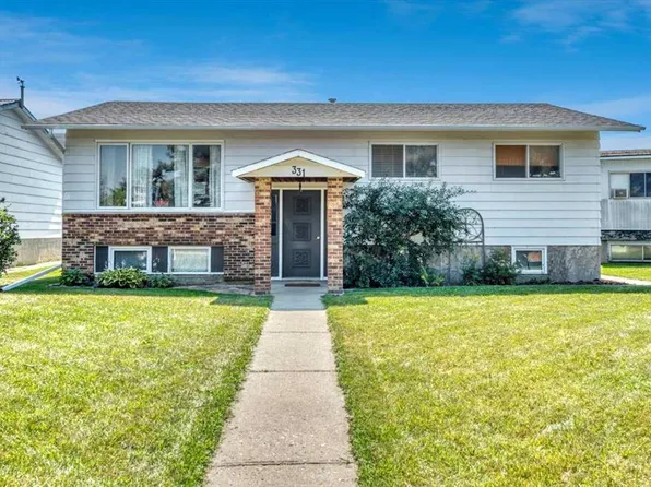 331 N 5th Ave, Strathmore, AB T1P 1B5