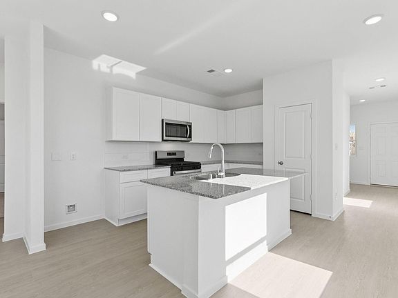 5th image of 805 High Mesa Ln