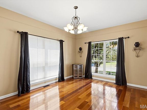 3rd image of 175 Beacon Point Ln