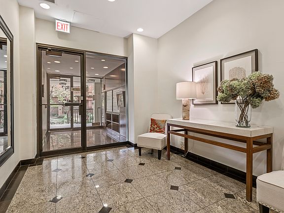 4th image of 1450 N Astor St APT 4C