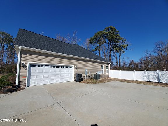 3rd image of 975 Brandy Brook Dr