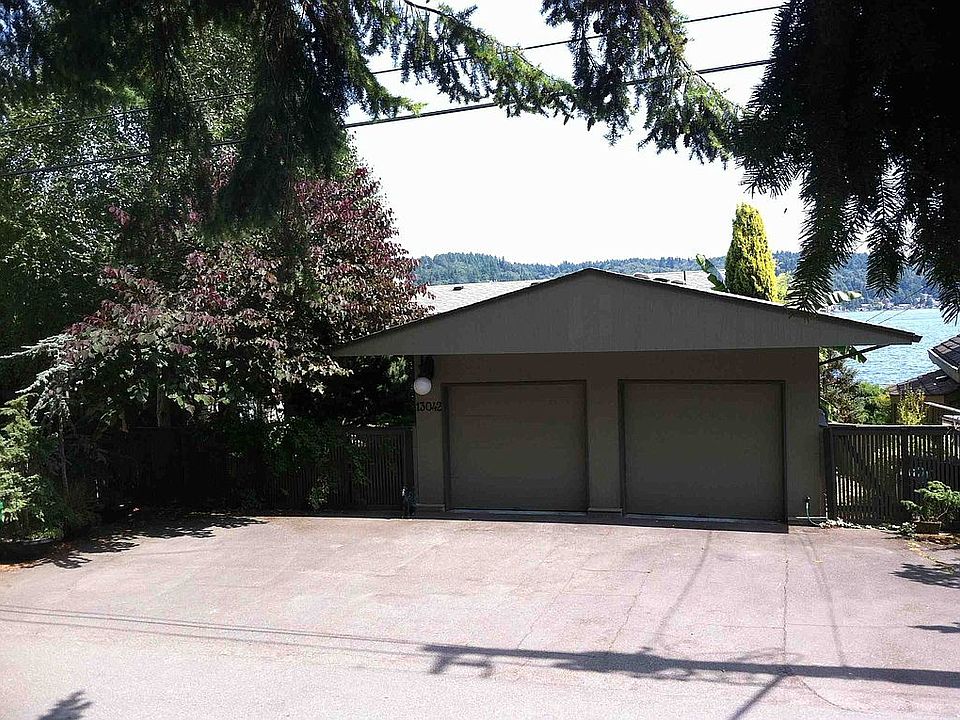 2nd image of 13042 Riviera Pl NE