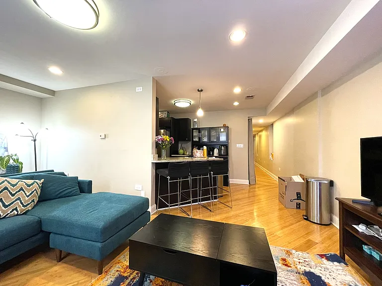 1522 W Superior St #1 — Photo 8