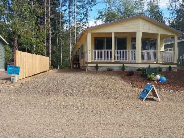 350 N Falcon St, Rockaway Beach, OR 97136