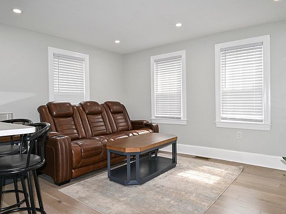 5th image of 56 Howard St