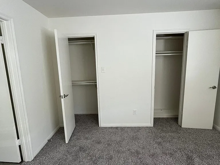 7834 Oakington Dr — Photo 24