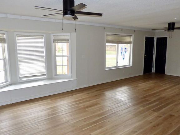 2nd image of 1308 Rush St