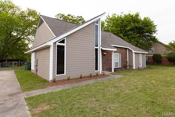 3rd image of 2612 Old Orchard Ln