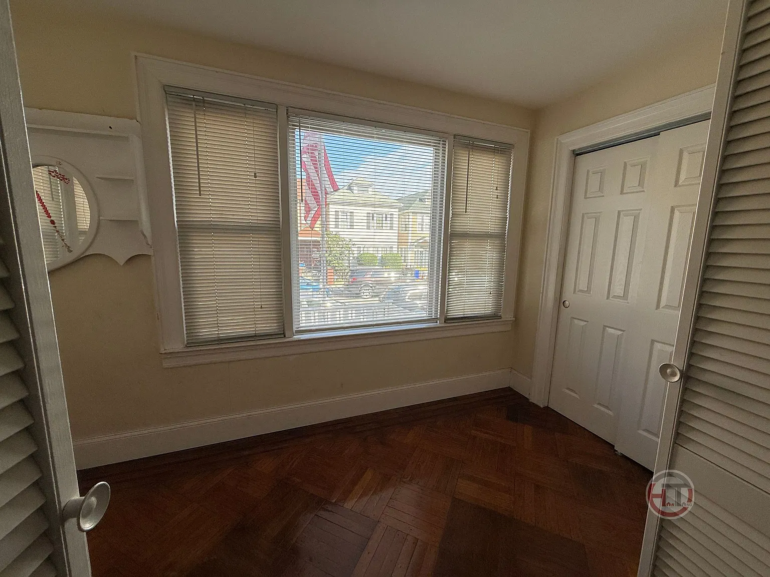 3 bed, 1000 sqft, $2,700 — Photo 3