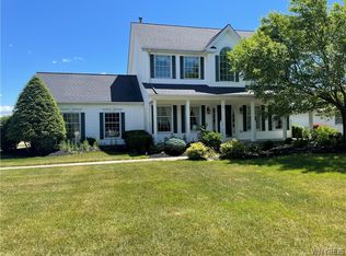 12 Clermont Ct, Lancaster, NY 14086