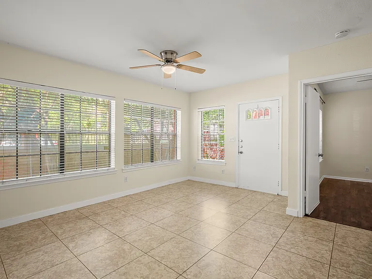 712 W 21st St #101 — Photo 3