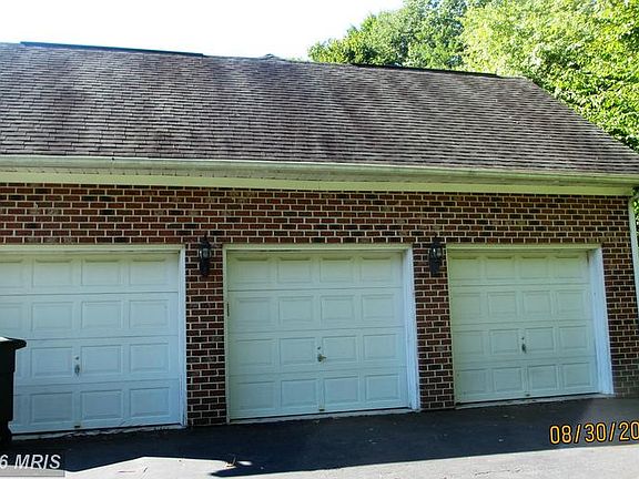 3rd image of 800 Deepwood Ct