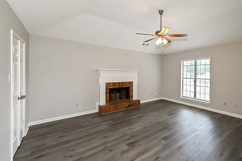 3 bed, 2.0 bath, 1400 sqft, $1,610 — Photo 4