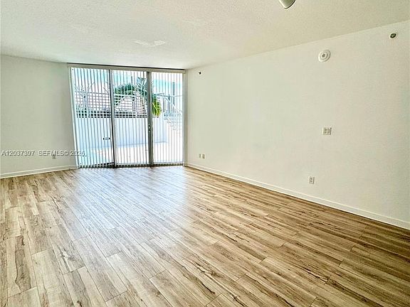 5th image of 325 Biscayne Blvd #1116