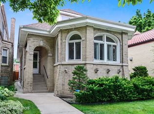 6654 N Fairfield Ave, Chicago, IL 60645