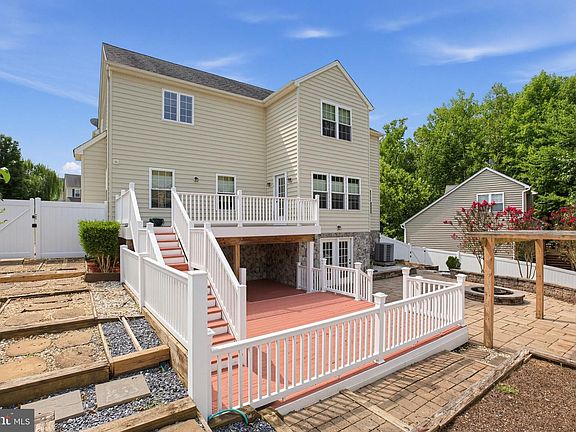 3rd image of 41888 Jenkins Ct