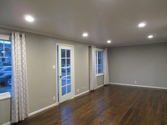 5th image of 736 W Marcy Ave