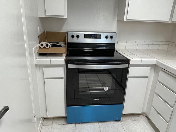 5th image of 1055 N Capitol Ave #700