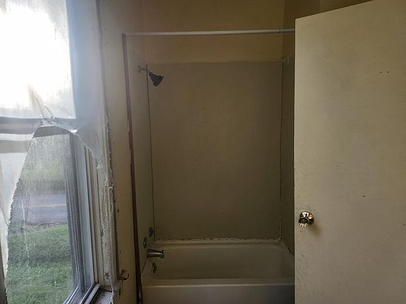 8th image of 1802 Marshall St