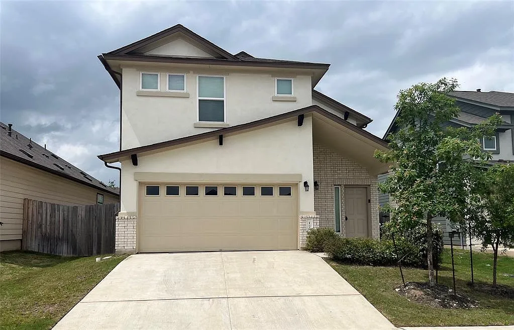 4 bed, 2.5 bath, 2295 sqft, $2,095 — Photo 1