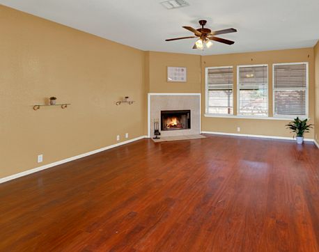 3rd image of 1406 Sunflower Ln