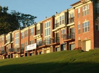 2975 Oak St, Kansas City, MO 64108