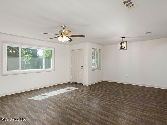 2nd image of 108 Barron St