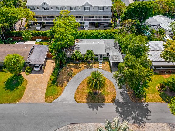 2nd image of 2735 NE 10th Avenue