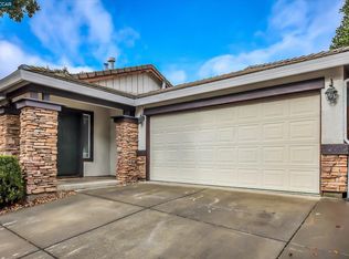 220 Roundhill Dr, Vacaville, CA