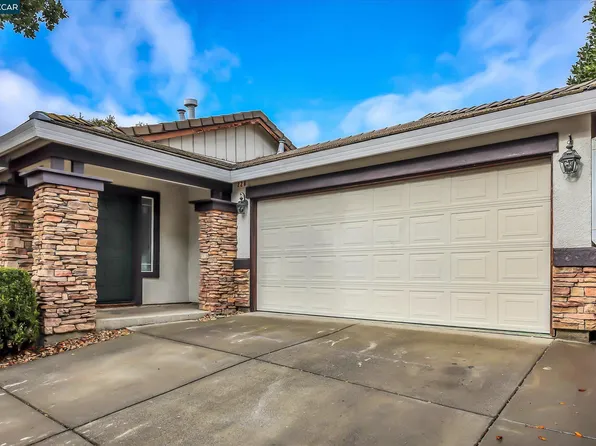 220 Roundhill Dr, Vacaville, CA 95687