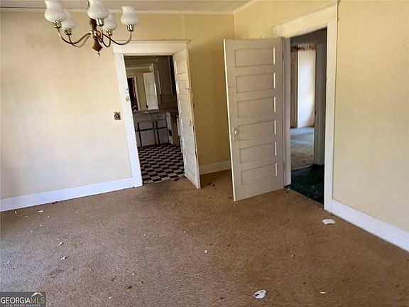 5th image of 320 W Magnolia St