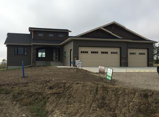 13808 Saddlehorn Dr, Bismarck, ND 58503
