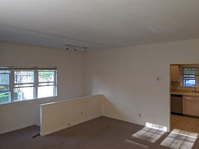 4th image of 115 Lathrop Ave APT 2R