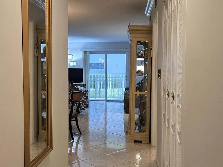 1161 Hillsboro Mile #107 — Photo 24