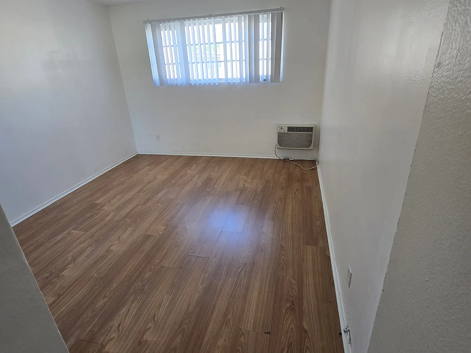 1814 Grismer Ave — Photo 2