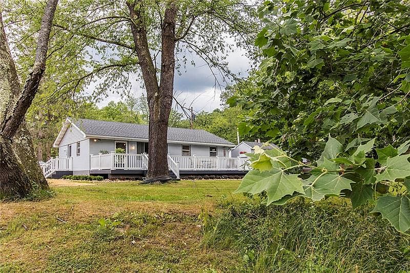 110 Goldenrod Ln Ligonier Pa 15658 Mls 1453293 Zillow