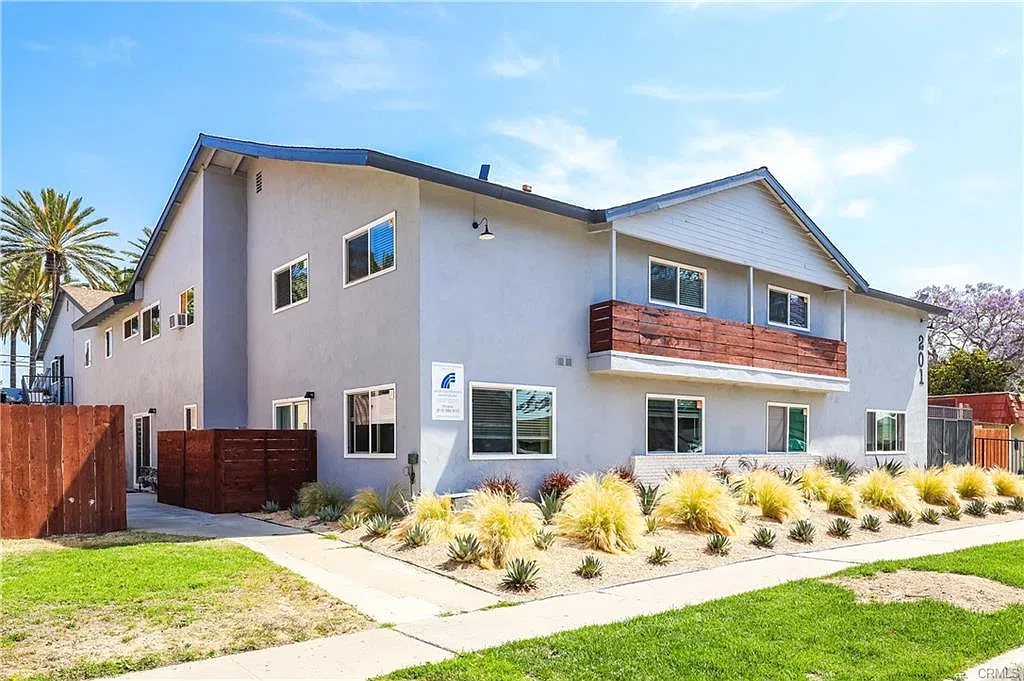 3 bed, 1300 sqft, $3,000 — Photo 3