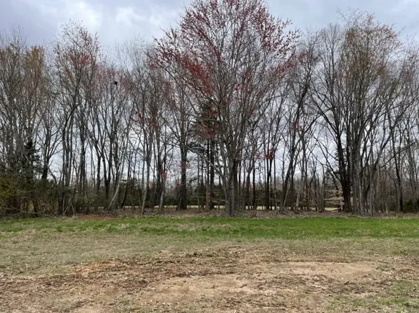 5 Country Club Dr, Tullahoma, TN 37388