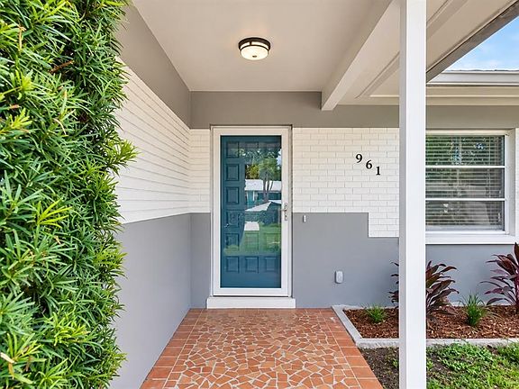 3rd image of 961 LYNDHURST STREET