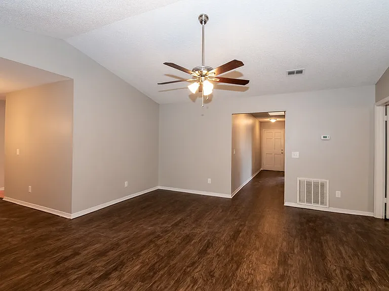 7039 Eagles Perch Dr — Photo 3