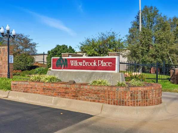 3638 SW Willow Brook Ct, Topeka, KS 66614