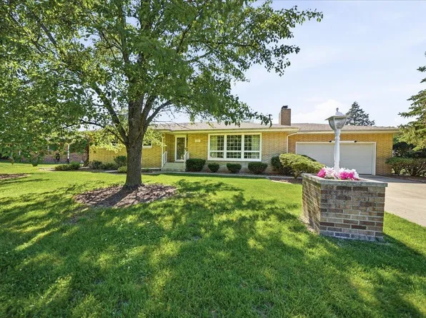 622 S Ash St, Hobart, IN 46342