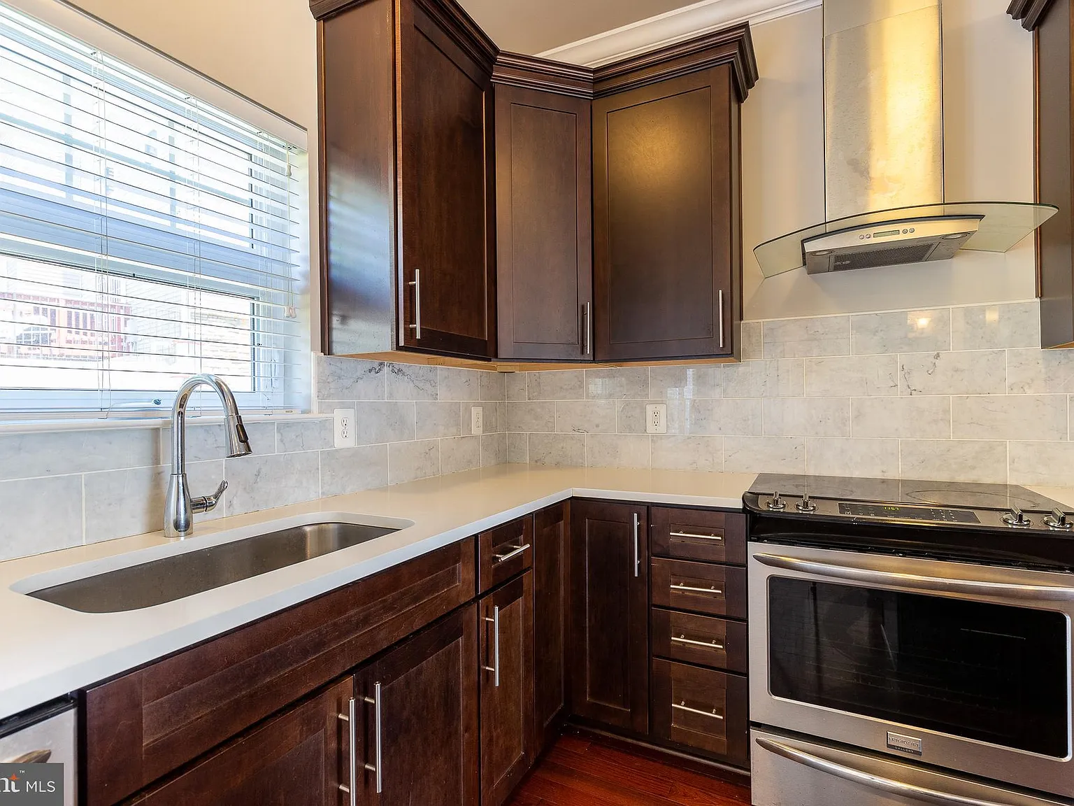 3 bed, 3.5 bath, 1966 sqft, $3,250 — Photo 4