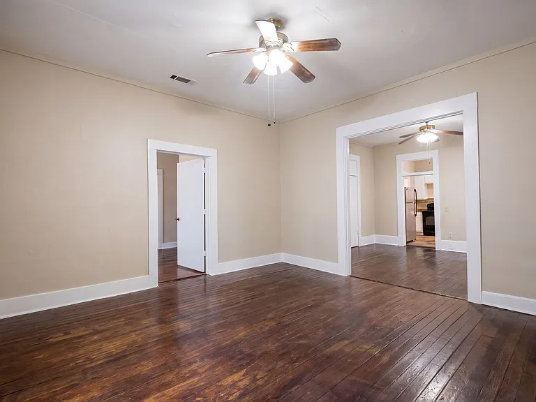 1544 Gilbert Dr — Photo 3