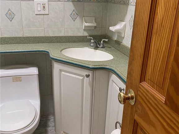 4th image of 121-13 Sutphin Blvd Floor 2