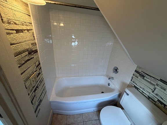 5th image of 29 Lucy St #2