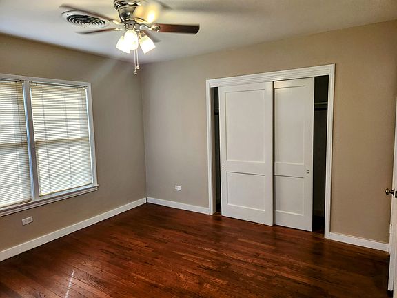 4th image of 302 E Hoffman Ave