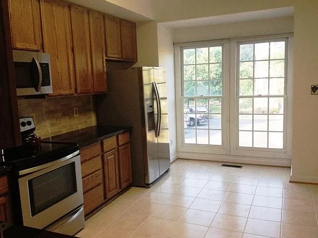Eat-in Kitchen