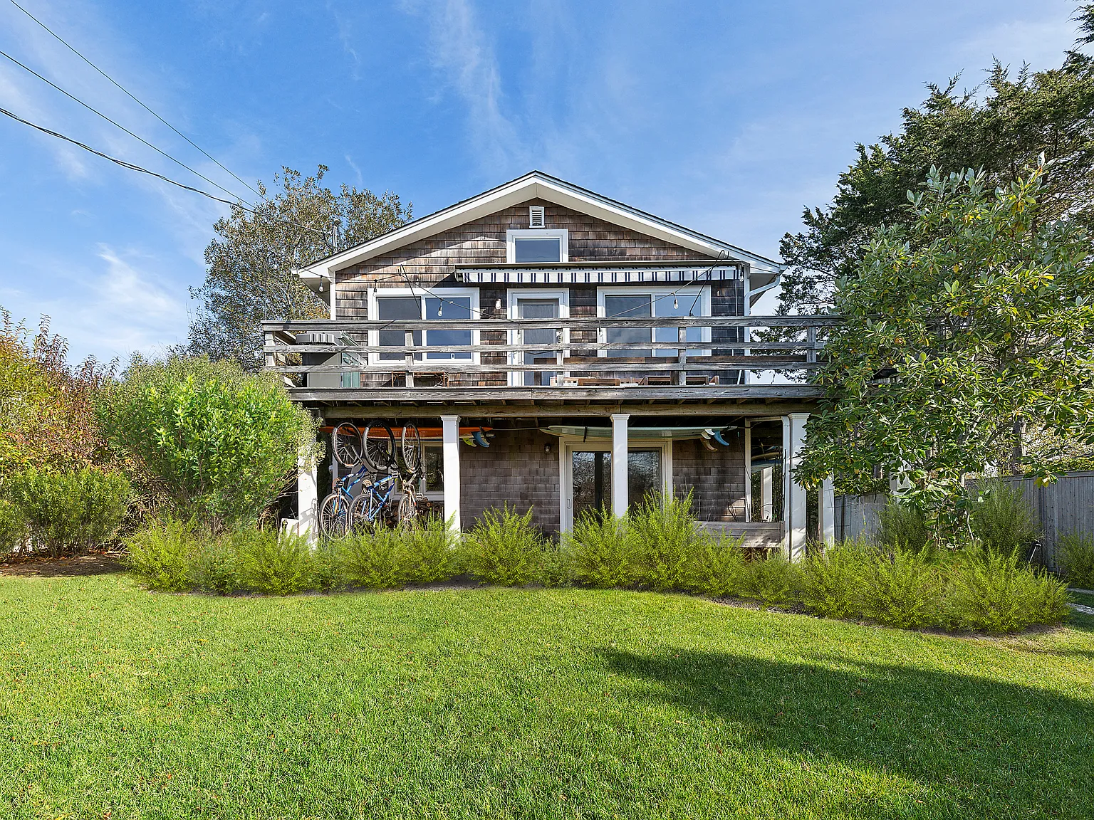 Ditch Plains Family Beach House — Photo 1