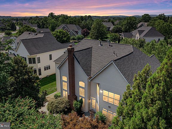 3rd image of 6049 Tinley Mill Dr